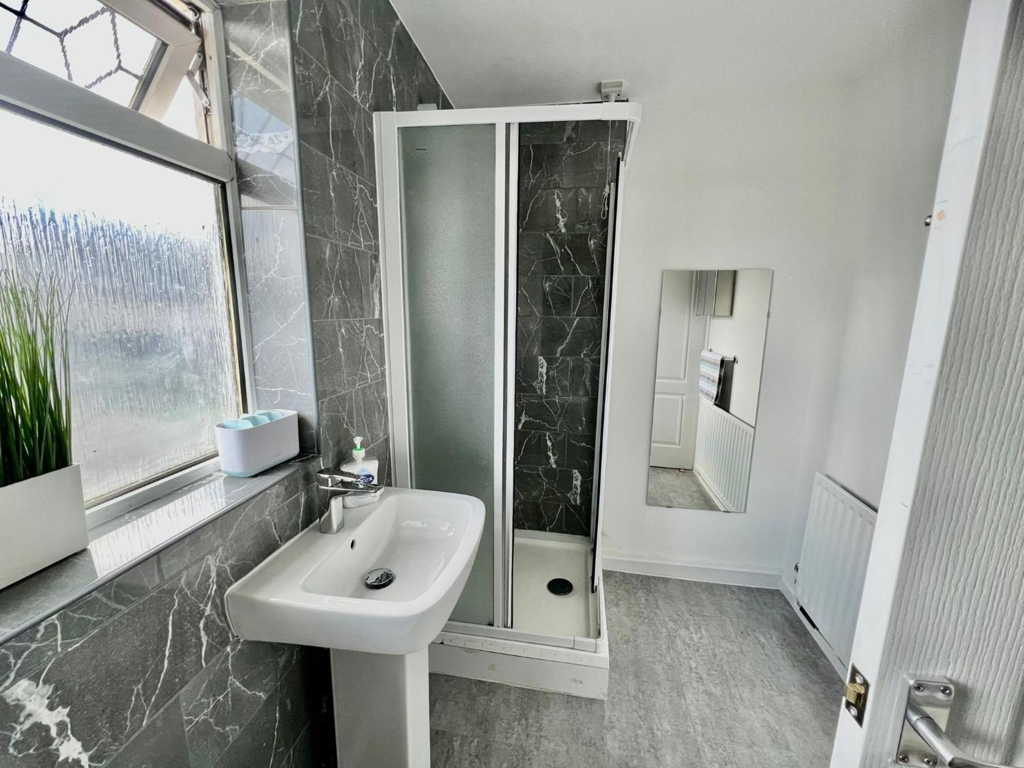 Executive 3 Bedroom Port Talbot Town Centre Margam Sleeps 7 Eksteriør bilde