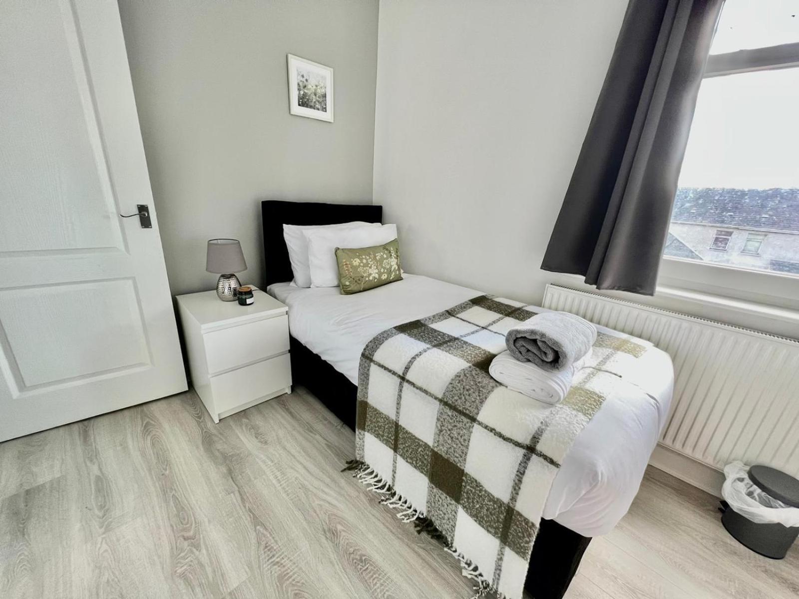 Executive 3 Bedroom Port Talbot Town Centre Margam Sleeps 7 Eksteriør bilde