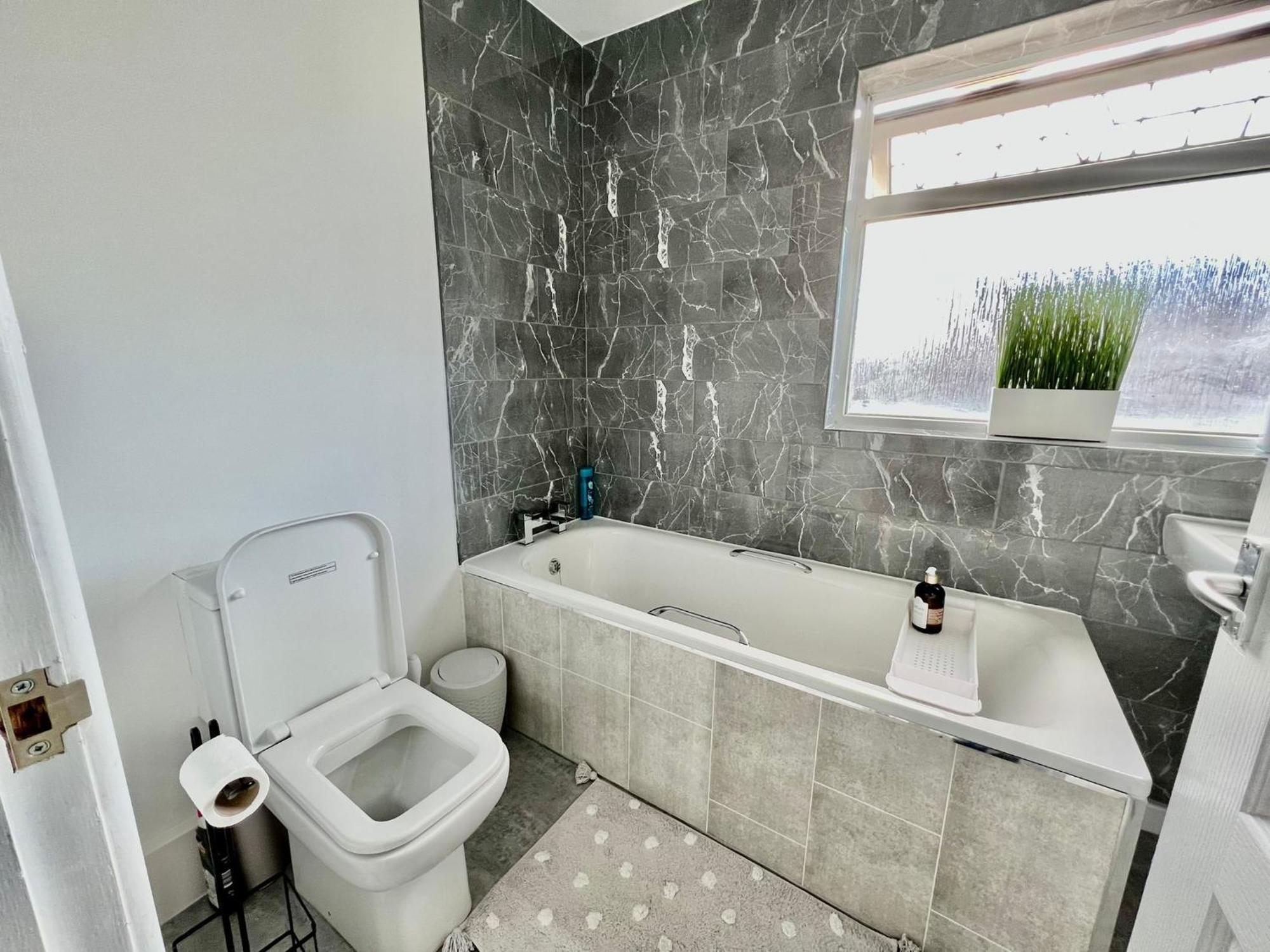 Executive 3 Bedroom Port Talbot Town Centre Margam Sleeps 7 Eksteriør bilde