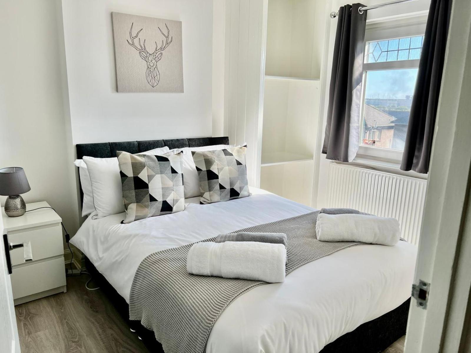 Executive 3 Bedroom Port Talbot Town Centre Margam Sleeps 7 Rom bilde